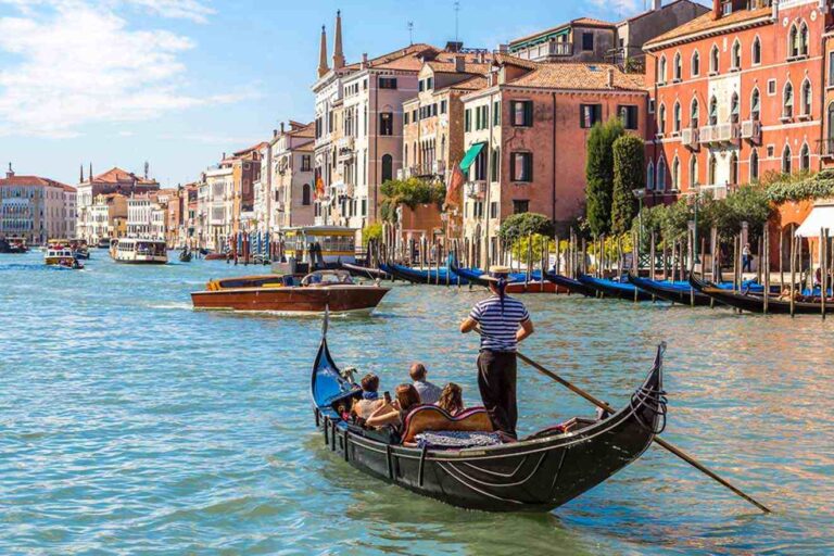 https://nomadicglobe.com/wp-content/uploads/2024/03/Gondola-ride-Venice-768x512.jpg