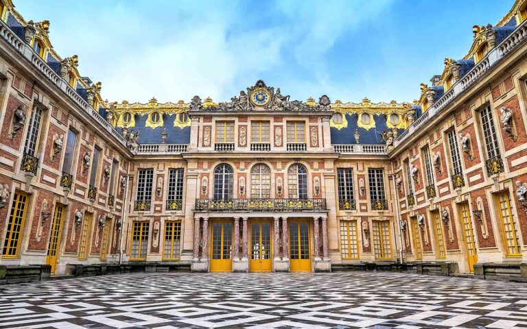 https://nomadicglobe.com/wp-content/uploads/2024/03/Palace-of-Versailles-768x480.jpg