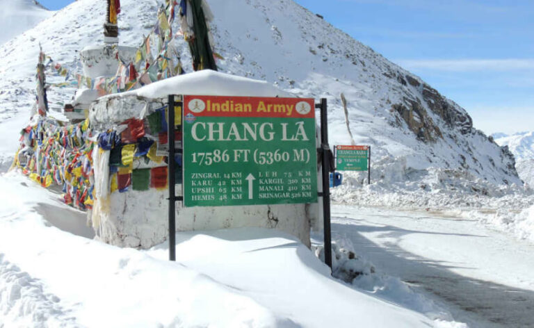 https://nomadicglobe.com/wp-content/uploads/2024/04/Chang-la-pass-in-Leh-Ladakh-768x472.jpg